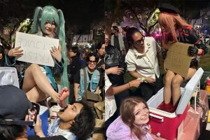 Eimi Chopstickschan, Cosplayer Penjual 'Fresh Feet Juice' Viral di Fanime Parkcon