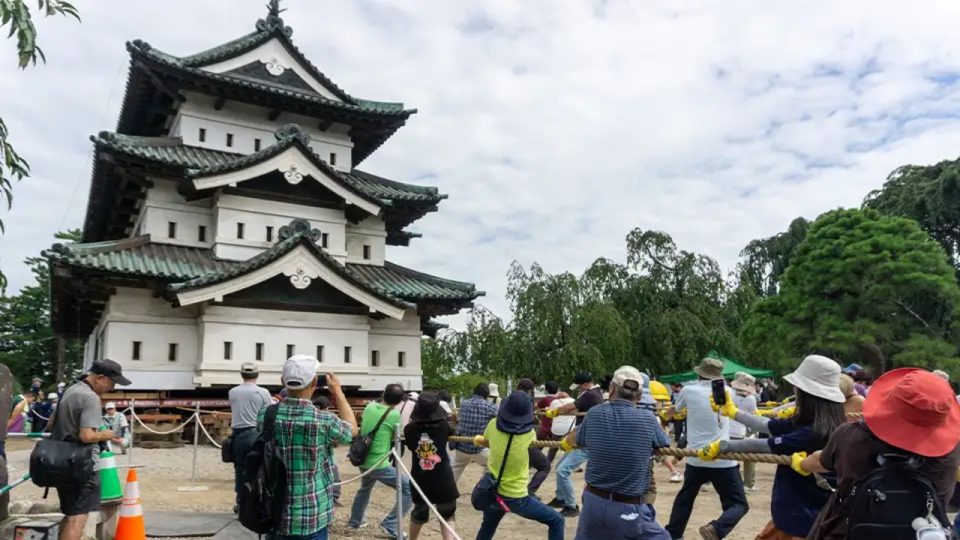 Festival Relokasi Kastel Hirosaki Berikan Pengalaman Menarik Menara Utama Kastel Dengan Tambang