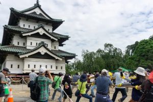 Festival Relokasi Kastel Hirosaki Berikan Pengalaman Menarik Menara Utama Kastel Dengan Tambang