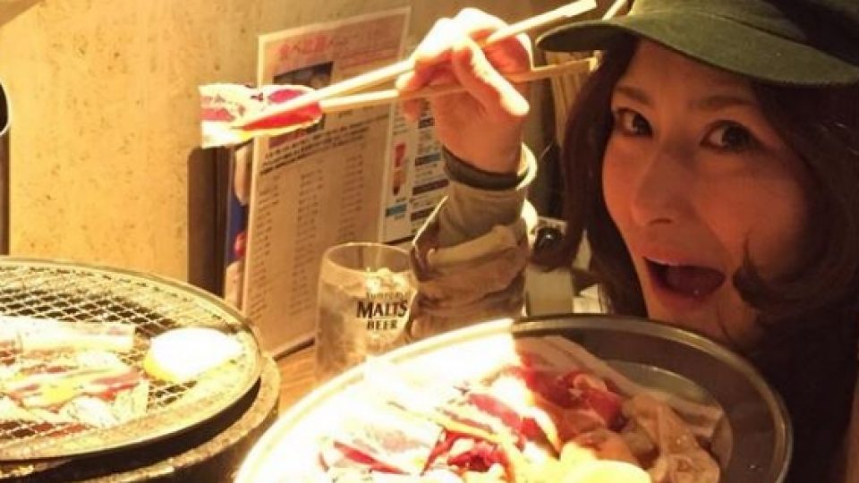 Ajaib! Walau Makan Banyak, Wanita Cantik Ini Tetap Langsing