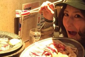 Ajaib! Walau Makan Banyak, Wanita Cantik Ini Tetap Langsing