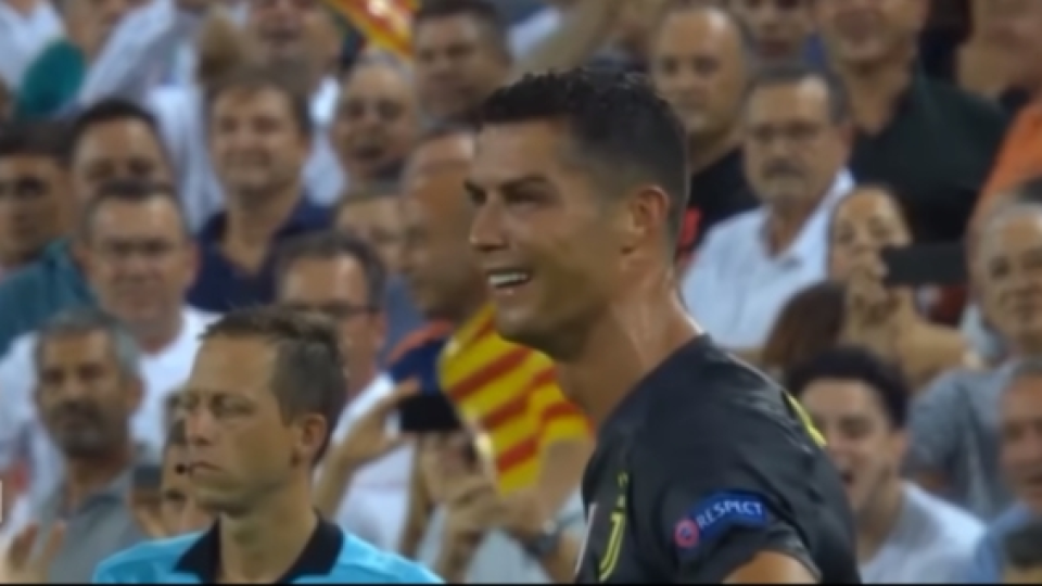 Cristiano Ronaldo Berlinang Air Mata Setelah Terkena Kartu Merah