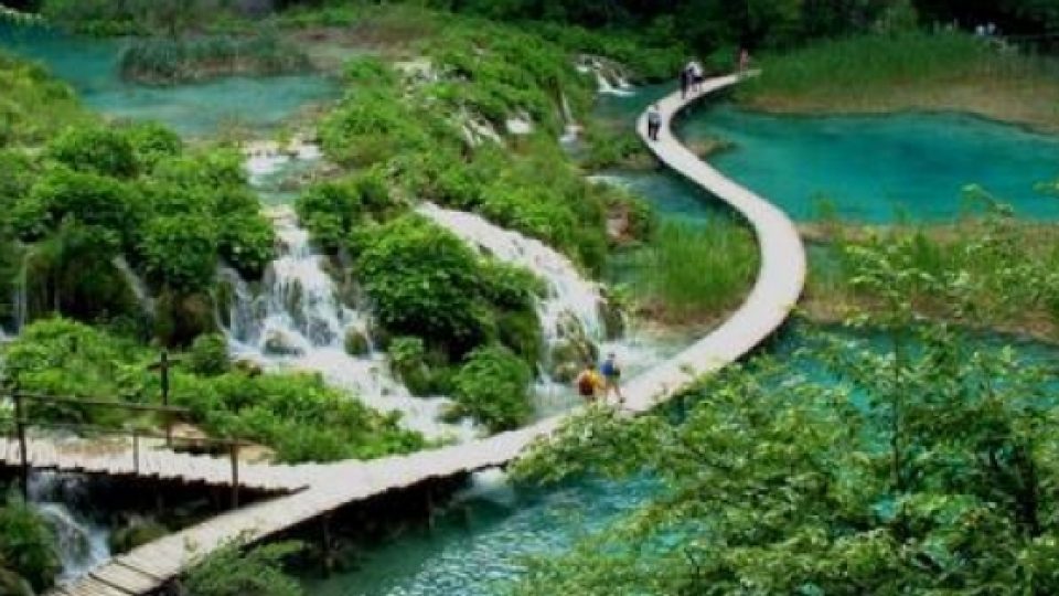 3 Objek Wisata dengan Pemandangan Eksotis dan Berlokasi Ekstrem!