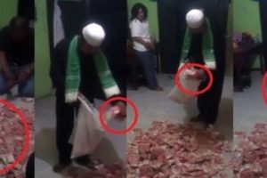 Heboh! Ustadz Keluarkan Uang yang Tidak Ada Habisnya Dari Plastik