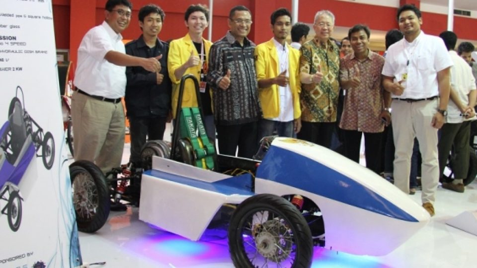 Mobil Berbasis Android Karya Anak Bangsa Mejeng di IIMS 2016