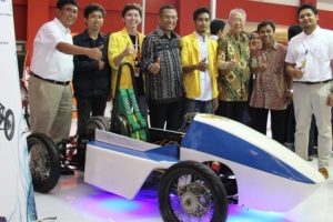 Mobil Berbasis Android Karya Anak Bangsa Mejeng di IIMS 2016