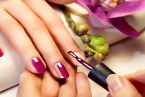 Wanita 22 Tahun Asal Brazil Terjangkit HIV Dari Peralatan Manikur