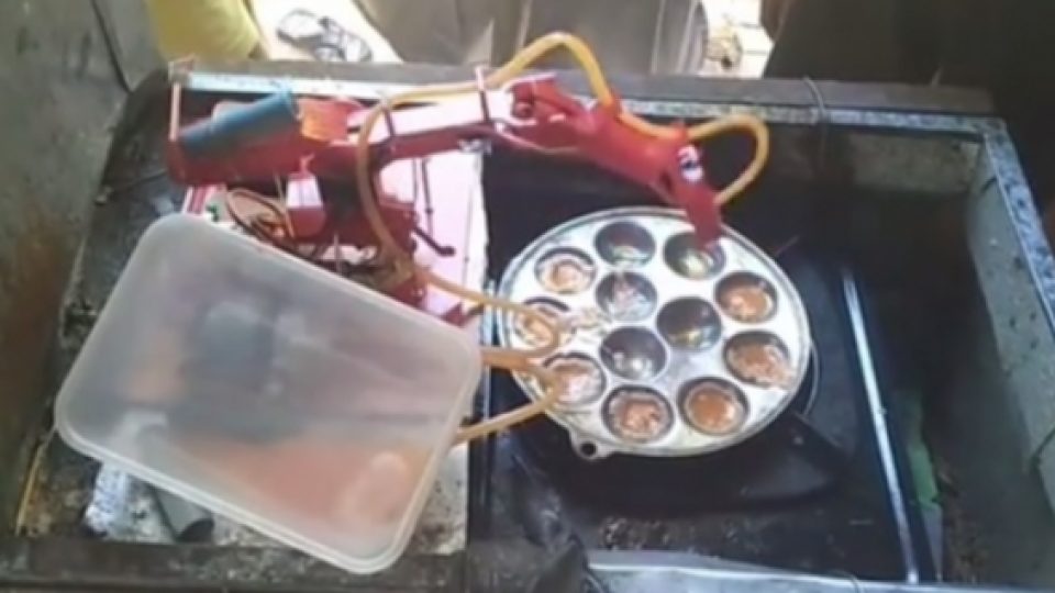 Pemuda 18 Tahun Ciptakan Robot Demi Bantu Sang Ibu Berjualan, Menginspirasi Banyak Orang