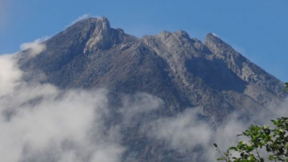 Gunung Merapi Muntahkan Awan Panas Hari Ini, Masyarakat Dihimbau Tetap Tenang