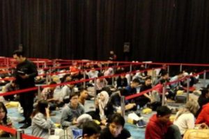 Antrian Asus ROG Phone 2, Rela Menginap Membawa Selimut dan Bantal