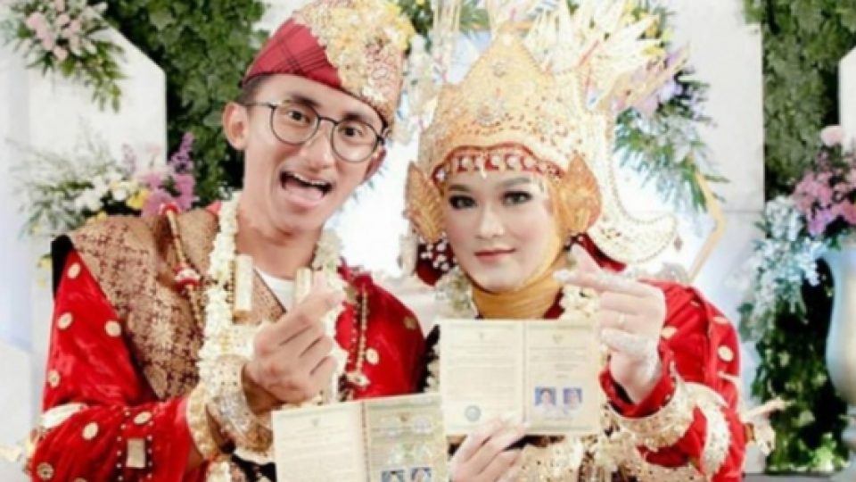 Viral Wanita Tinggalkan Kekasih yang Sudah Dipacari 7 Tahun Demi Nikahi Pria Tak Dikenal yang Menyapanya di Instagram