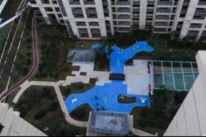 Beli Apartemen Karena Ada 'Danau' di Tengahnya, Rupanya Danau Palsu Terbuat Dari Plastik