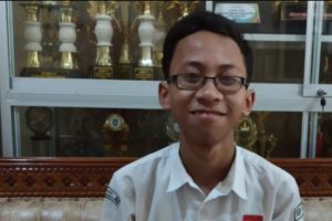 Anak Penjual Mainan Ini Raih Nilai Sempurna 100 di Semua Mata Pelajaran UNBK