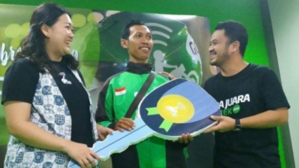 Tetap Antar Makanan Meski Motor Dicuri, Driver Ojol Ini Dapat Bantuan Rp 90 Juta dan Satu Unit Motor
