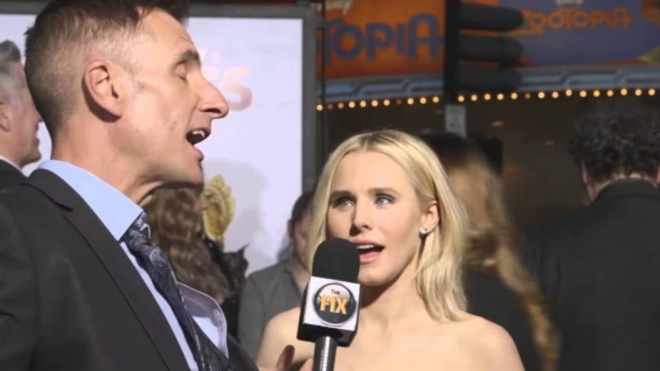 Pengisi Suara Anna 'Frozen' Hadiahi Tamparan di Pipi Reporter