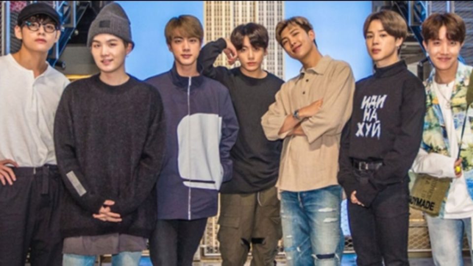 Penggemar BTS Memberi Rating Terburuk Pada Sebuah Restoran Hanya Karena Pemilik Restoran Merekam BTS di Sana