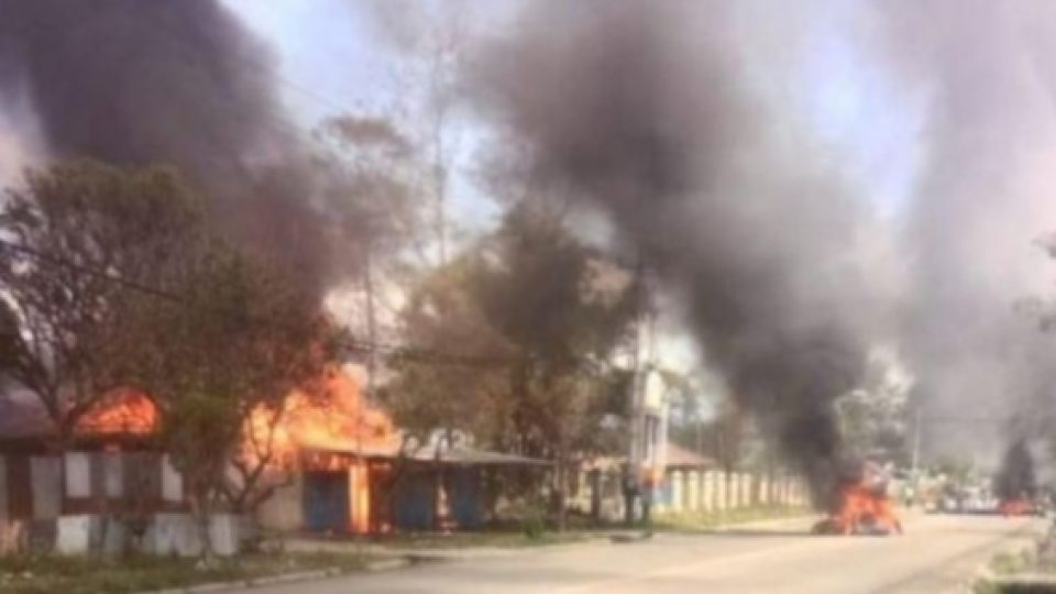Rusuh di Wamena, Papua. Rumah Warga Hingga Fasilitas Pemerintah Dibakar, Bandara Lumpuh