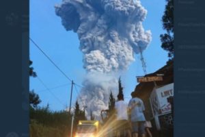 Gunung Merapi Erupsi Lagi, Abunya Sampai Solo dan Sekitarnya