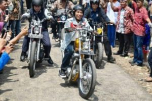 Presiden Jokowi Touring Bersama Rombongan Bikers Sejauh 30 Km