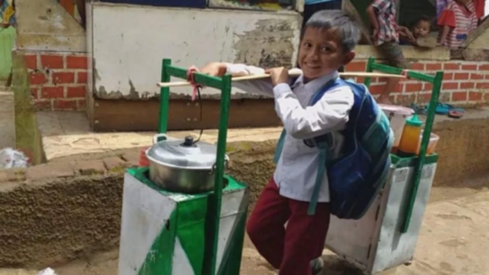 Siswa Usia 9 Tahun Ini Jualan Siomay di Sekolah Demi Meringankan Beban Orang Tua