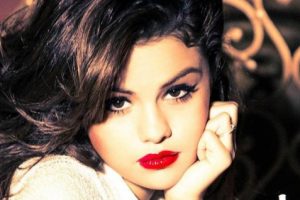 Selena Gomez Berbelanja di Mall Jakarta