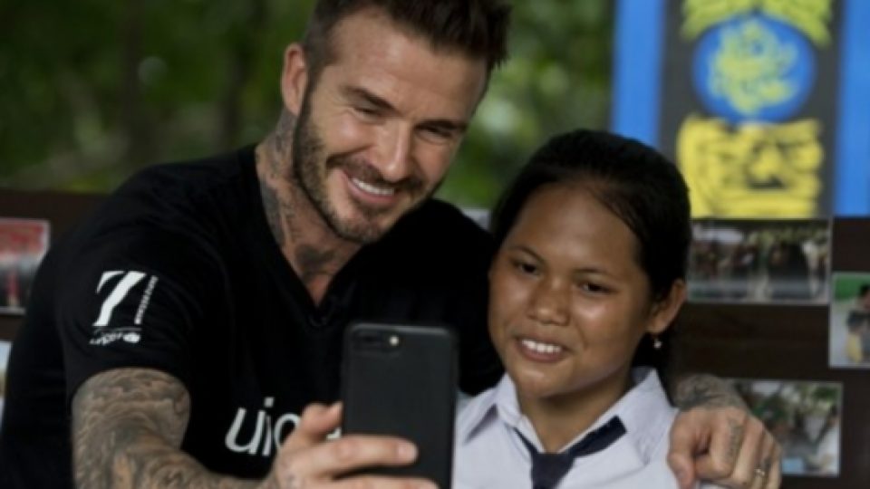 David Beckham Kunjungi Murid SMP di Semarang
