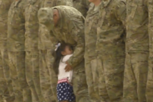 Upacara Militer Amerika Serikat Terhenti Ulah Aksi Bocah Kecil Ini 