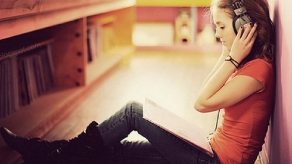 Deretan Lagu Paling Cocok Untuk Sosok Introvert