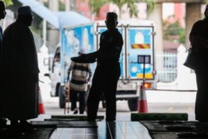 Negara Bagian di Malaysia Turunkan Aparat yang Menyamar Jadi Koki dan Pelayan Untuk Memata-matai Umat Muslim yang Tidak Puasa