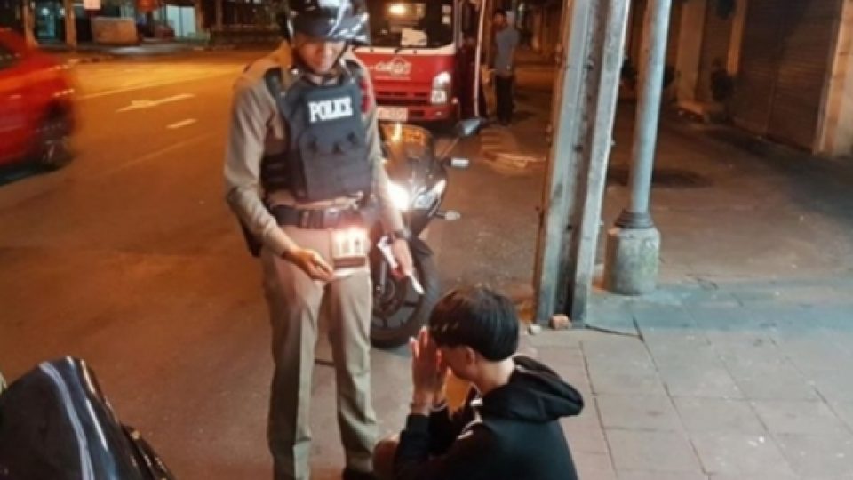 Kisah Polantas yang Merayakan Ultah Seorang Pemuda Depresi yang Ia Tangkap Karena Ngebut