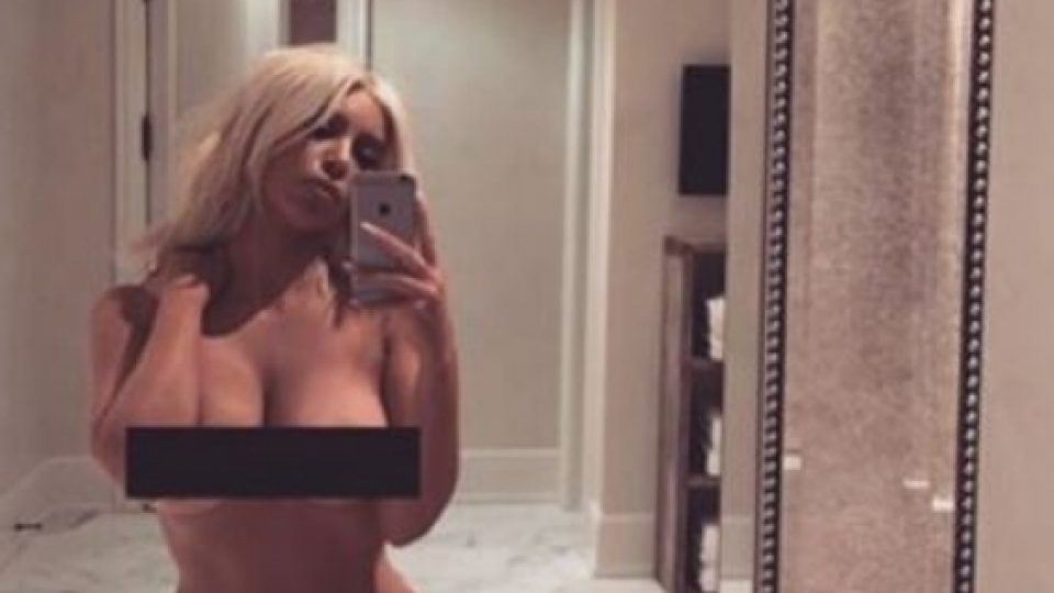 Kim Kardashian Pamer Foto Bugil di Instagram