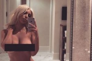 Kim Kardashian Pamer Foto Bugil di Instagram