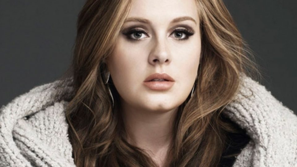 Inilah Jadinya Lagu Adele 'Hello' Dinyanyikan Memakai Resleting