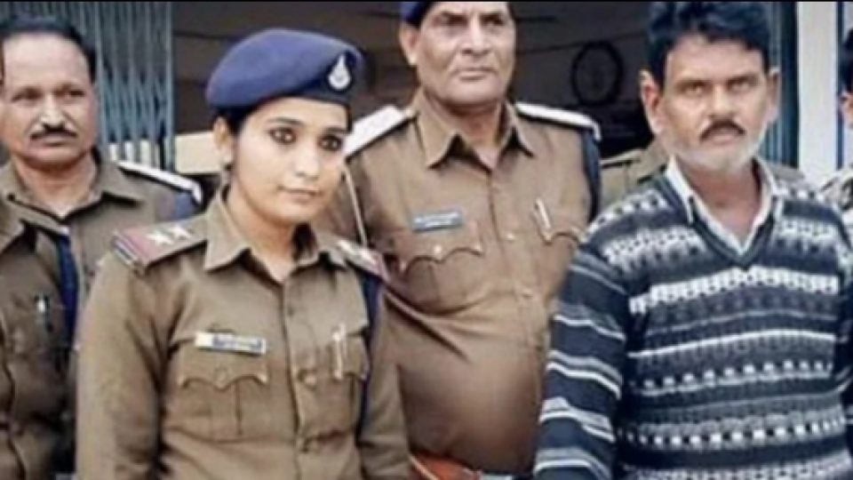 Polisi Wanita di India Pura-pura PDKT ke Seorang Pembunuh, Dan Menangkapnya Dalam Upacara Pertunangan Mereka