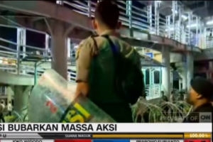 Polisi Akhirnya Bubarkan Massa di Depan Bawaslu Karena Provokatif