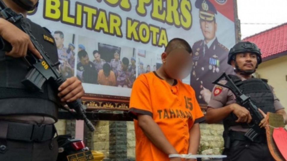 Remaja 18 Tahun Hendak Nodai Seorang Tante Tapi Gagal Karena Kemaluannya Diremas dan Ditarik