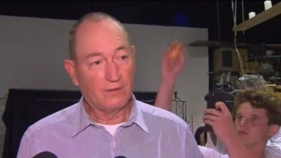Salahkan Imigran Muslim Terkait Penembakan Selandia Baru, Kepala Senator Australia Dipukul Dengan Telur