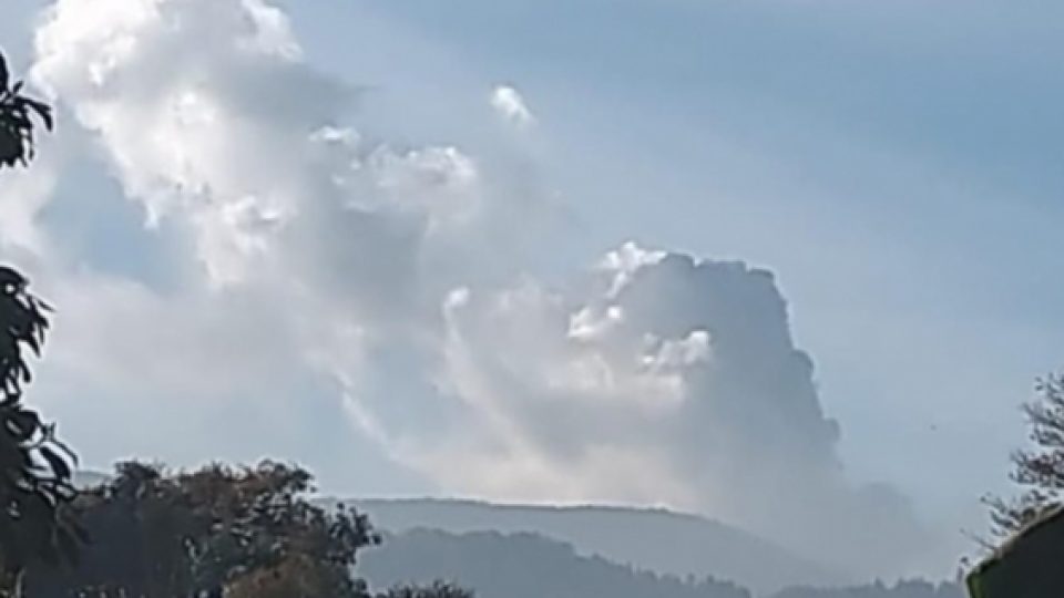 Gunung Tangkuban Perahu Erupsi, Kawasan Wisatanya Ditutup Sementara