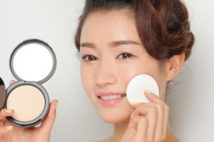 4 Alasan Wanita Wajib Memakai Bedak
