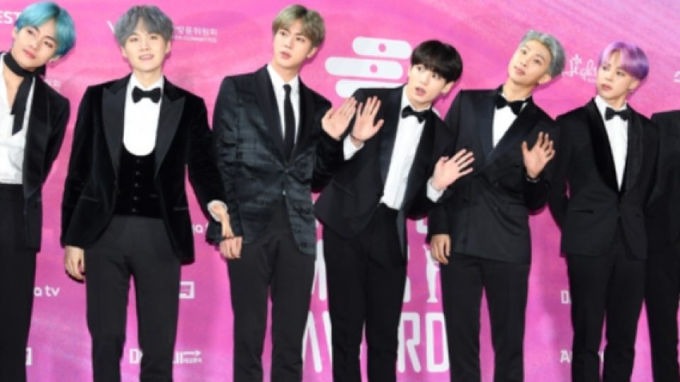 BTS Kalah Dari BLACKPINK di Ajang PCA 2019, ARMY Murka dan Sesumbar BTS Akan Menangkan Grammy