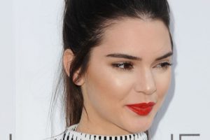 6 Tips Makeup Tampil Cantik Ala Kendall Jenner