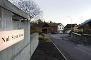 Unik! Hotel Tanpa Dinding dan Atap di Swiss