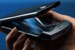 Motorola Masuki Pasar Ponsel Lipat Dengan Motorola Razr