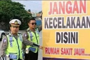 6 Spanduk Kreatif Dari Polisi yang Akan Bikin Baper Pemudik