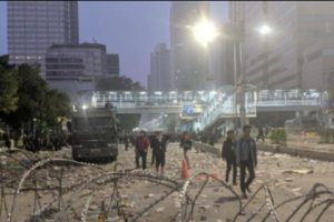 Berantakannya Jalan Thamrin Akibat Jadi Pusat Bentrokan