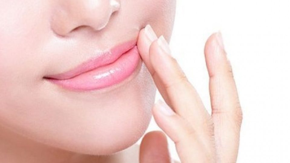 Dapatkan Bibir Merah Alami Dengan 5 Bahan Campuran Madu Ini
