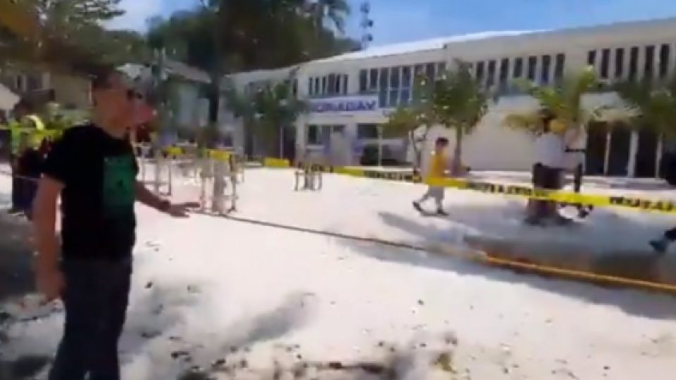 Viral Turis Asing Mengubur Popok Kotor di Pasir Pantai di Pulau Boracay, Filipina