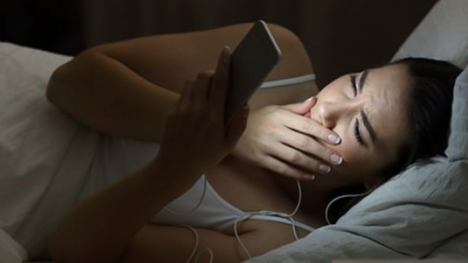 Seorang Wanita Marah Besar Setelah Tak Sengaja Mengetahui Identitas Lain Sang Suami: Bintang Porno Gay