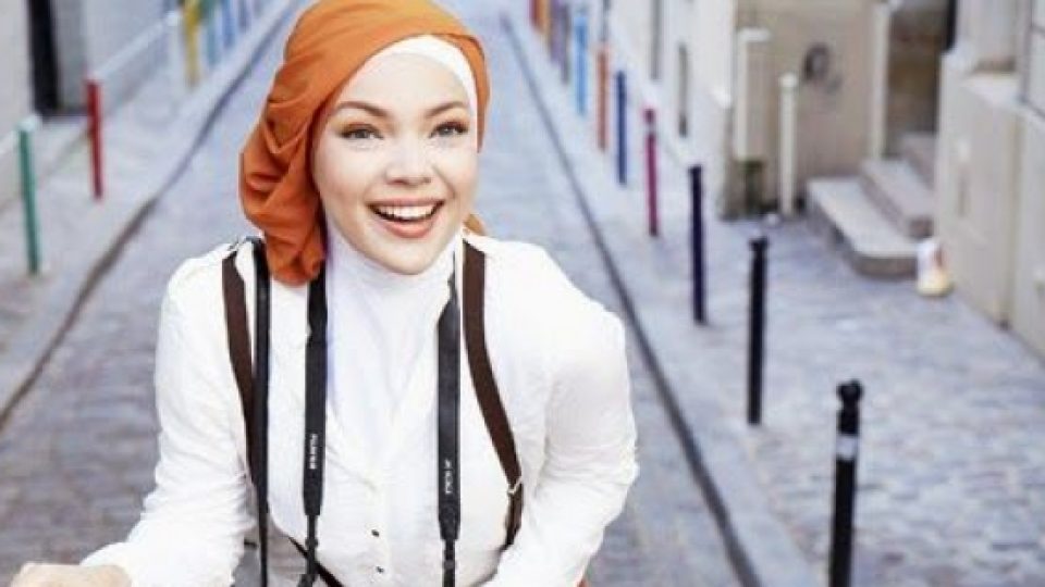 4 Trend Fashion Hijab Wanita Karir Yang Simple dan Nyaman