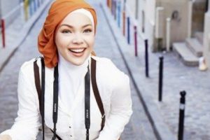 4 Trend Fashion Hijab Wanita Karir Yang Simple dan Nyaman